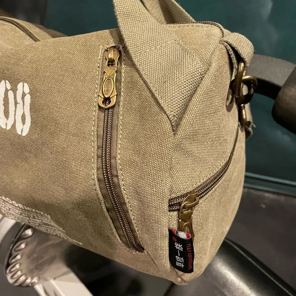 Gym Bag (small duffle) … LIKE NEW!….. UNISEX!!